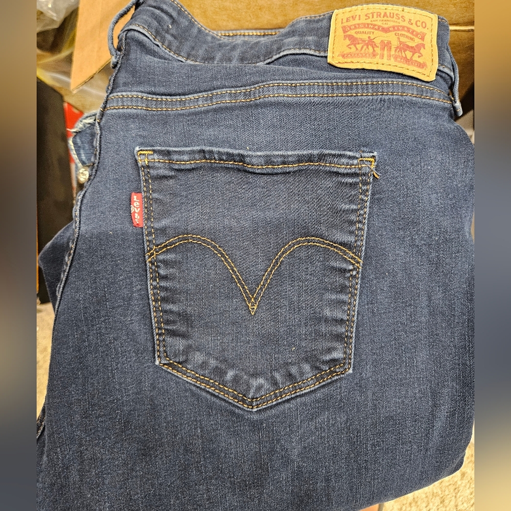 Levis classic midrise skinny jeans